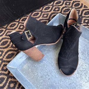 Tommy Hilfiger Black Peep Toe, Sling Back, Cut Outs w/ Block Heel sz 10